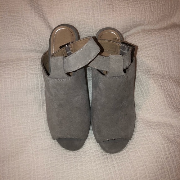 Vionic Kaia Open Toe Leather Heel Slingbacks - Picture 9 of 11